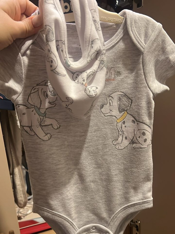 طراحی کیک ماهگرد نوزاد از روی لباس