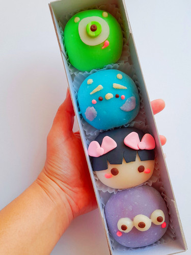 موچی هیولا رنگی با چهره بامزه و خامه