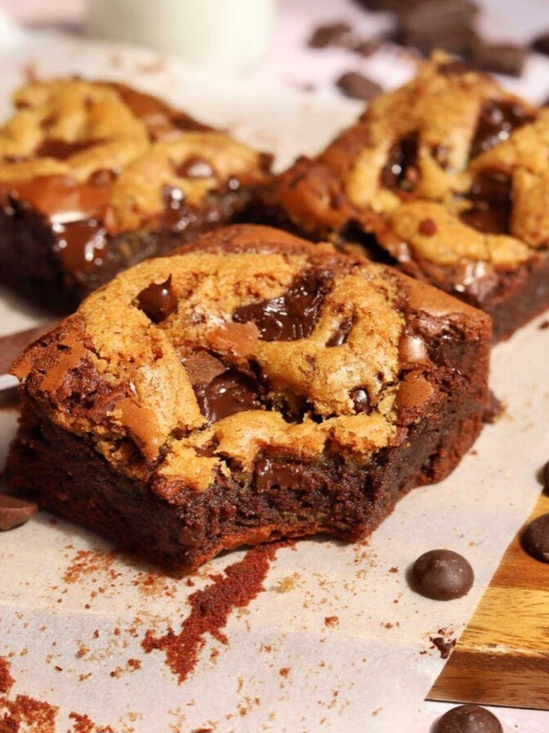 بروکی خانگی با شکلات نیمه تلخ و گردو، دسر نرم و خوشمزه از کافه پاپ کیک